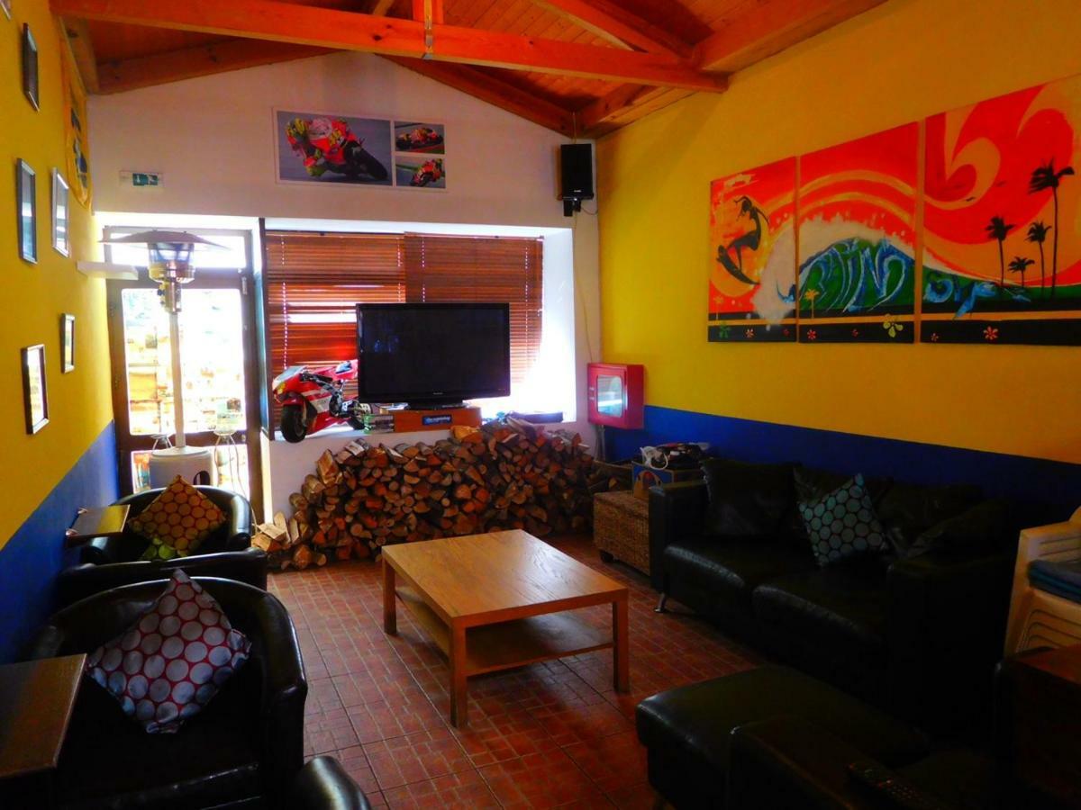 The Paintshop Hostel Фигейра-да-Фош Экстерьер фото